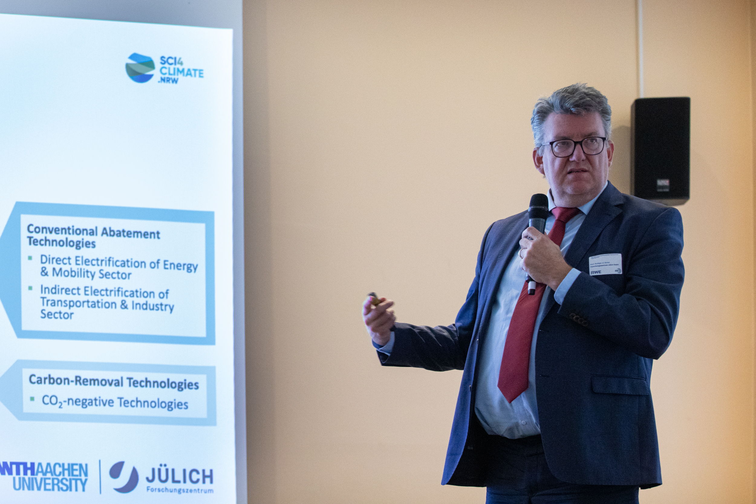 K-1Power-to-X – the Missing-Link in Integrated Energy Scenarios
Rüdiger-A. EICHEL&nbsp;(Forschungszentrum Jülich, Director of the Institute for Climate and Energy Systems)
RWTH Aachen&nbsp;(Chair of Materials and Processes for Electrochemical Energy Conversion and Storage, Germany)SlidesK-2Status of the Energy Transition in Europe and the value of flexibility in the future energy system
Oliver THEN&nbsp;(Executive Managing Director, vgbe energy e.V., Germany)SlidesK-3From the European Green Deal to the Clean Industrial Deal – New Directions for European Energy Policy?
Tobias RAMMEL&nbsp;(RWE Head of EU Representative Office Brussels, RWE, Belgium)Slides